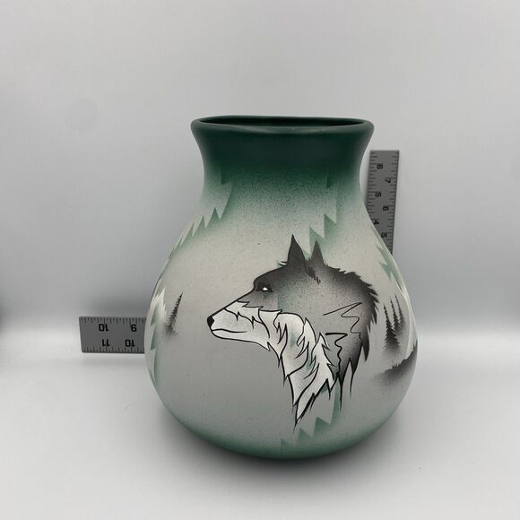 Cedar Mesa Wolf Vase, Vintage Native American Southwest Folk Art Pottery - Picture 8 of 9